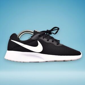 Nike Tanjun Shoes Black/White DJ6257 004 Women’s Size 10